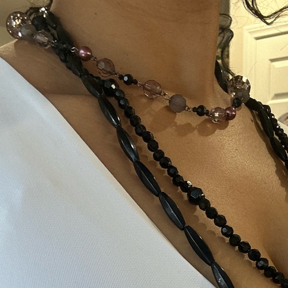 Beautiful 3 layered beaded necklace - Picture 4 of 5